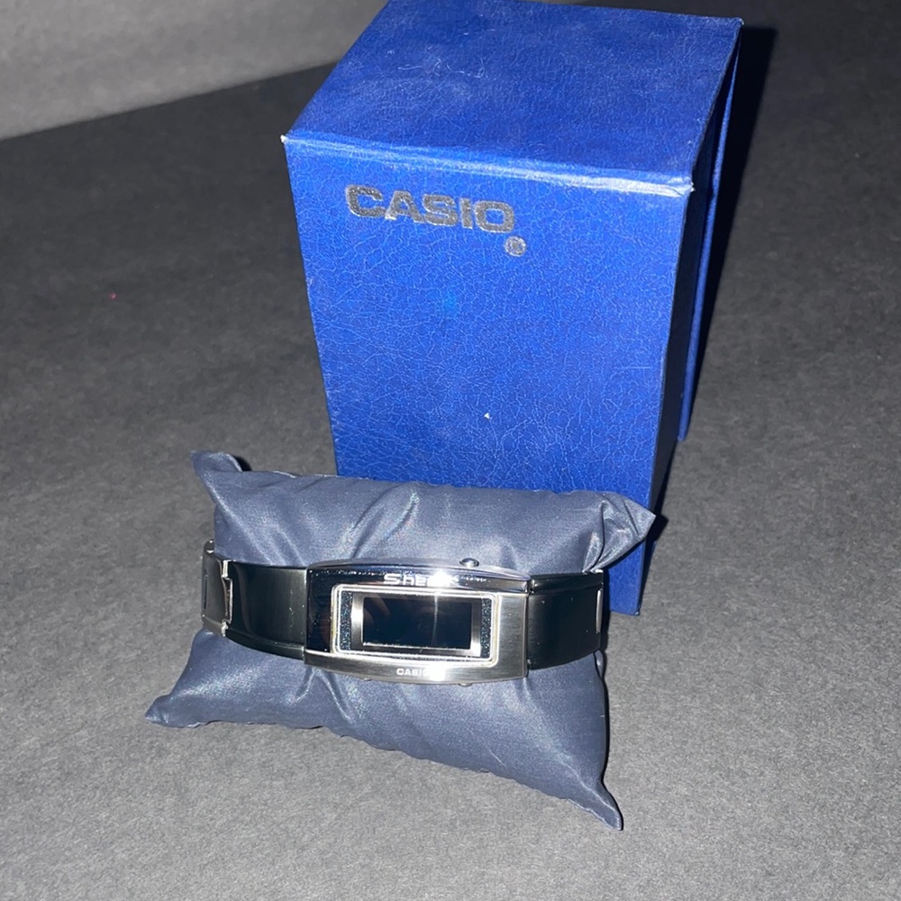 Casio sheen mens watch ( need new battery)